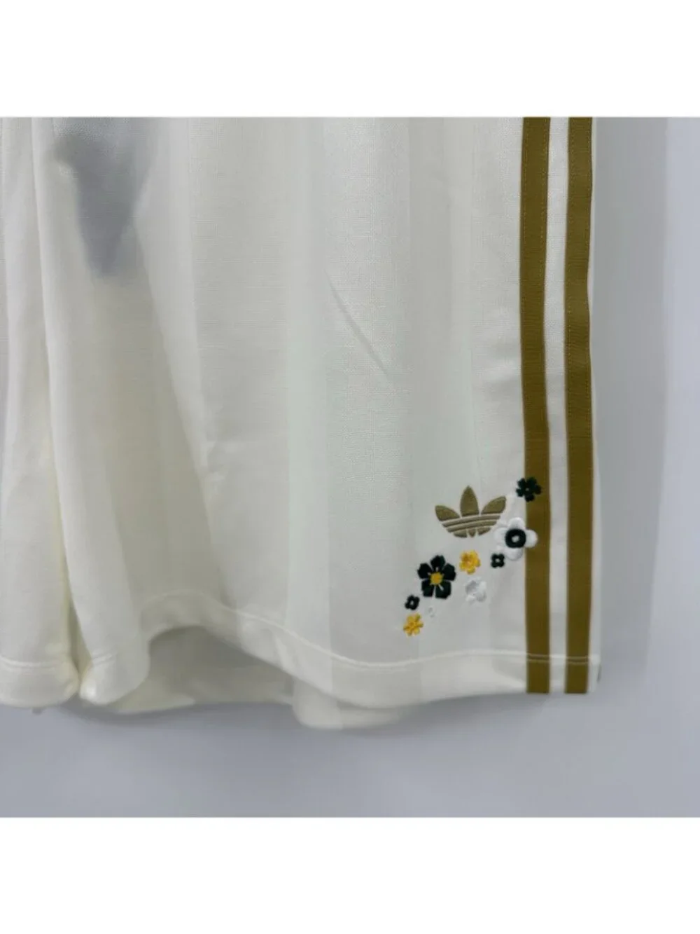 NEW ADIDAS LIBERTY LONDON 2 piece soccer footfall set white floral XL activewear